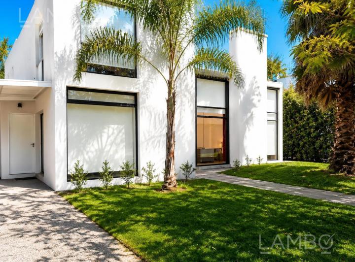 Casa · 160m² · 4 Ambientes · 2 Cocheras