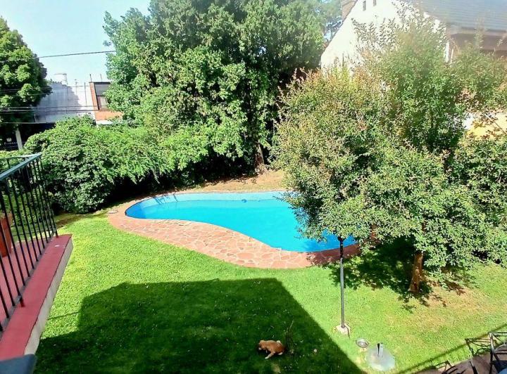 Casa · 240m² · 5 Ambientes · 3 Cocheras