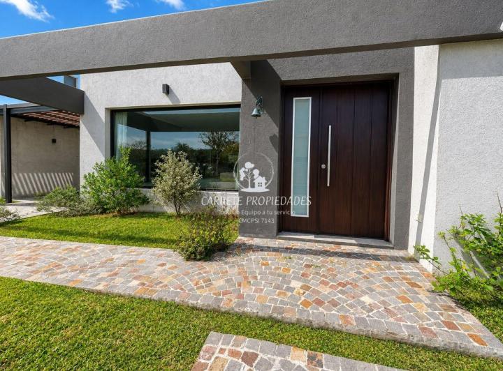 Casa · 160m² · 4 Ambientes · 2 Cocheras