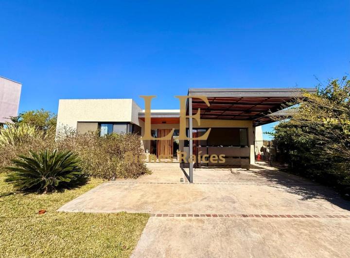 Casa · 218m² · 4 Ambientes · 3 Cocheras