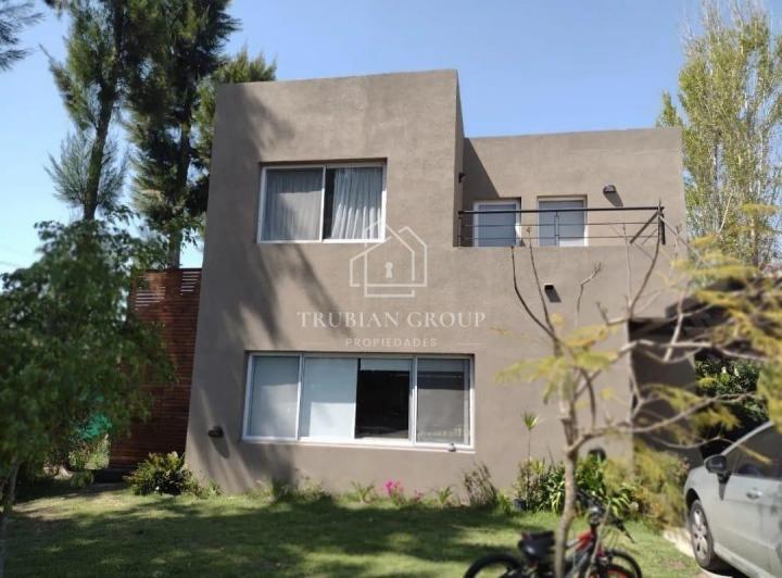 Casa · 170m² · 4 Ambientes · 2 Cocheras