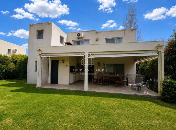 Casa · 400m² · 4 Ambientes