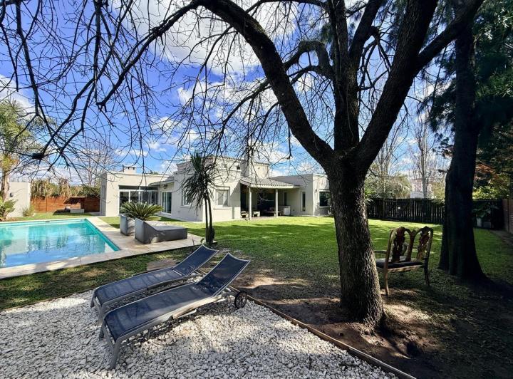 Casa · 190m² · 5 Ambientes · 5 Cocheras