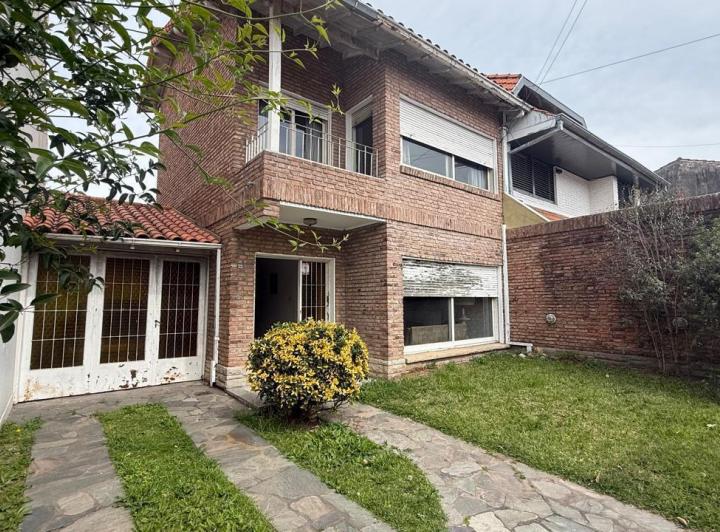 Casa · 162m² · 4 Ambientes · 3 Cocheras
