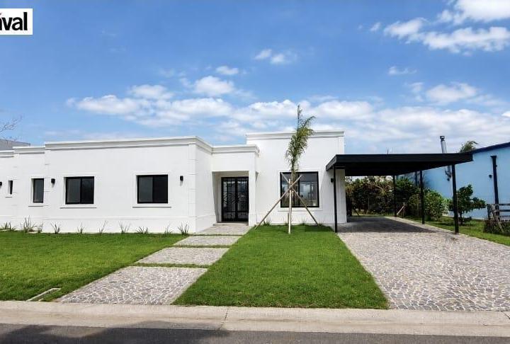 Casa · 180m² · 4 Ambientes · 1 Cochera