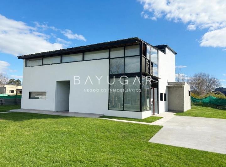 Casa · 280m² · 3 Ambientes