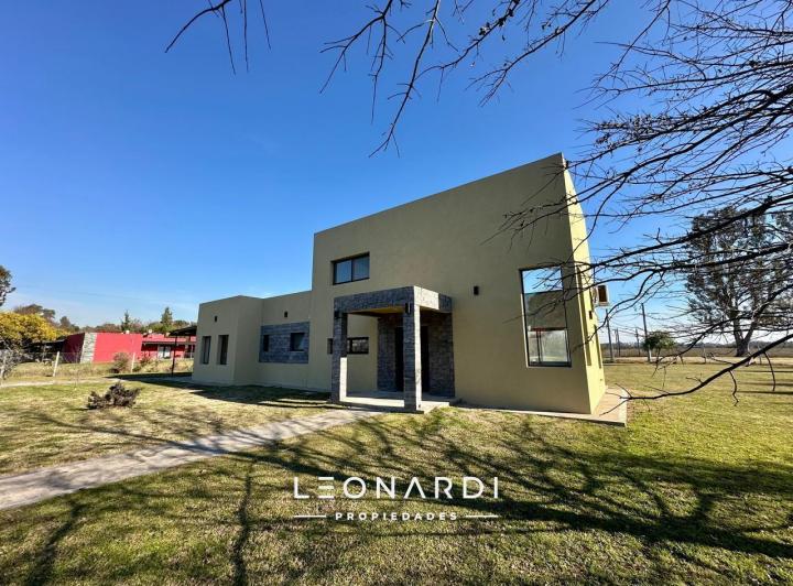 Casa · 130m² · 4 Ambientes · 1 Cochera