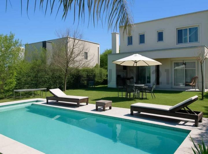 Casa · 165m² · 4 Ambientes · 4 Cocheras