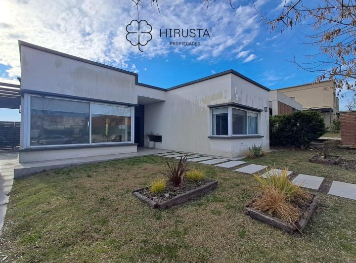 Casa · 126m² · 4 Ambientes · 1 Cochera