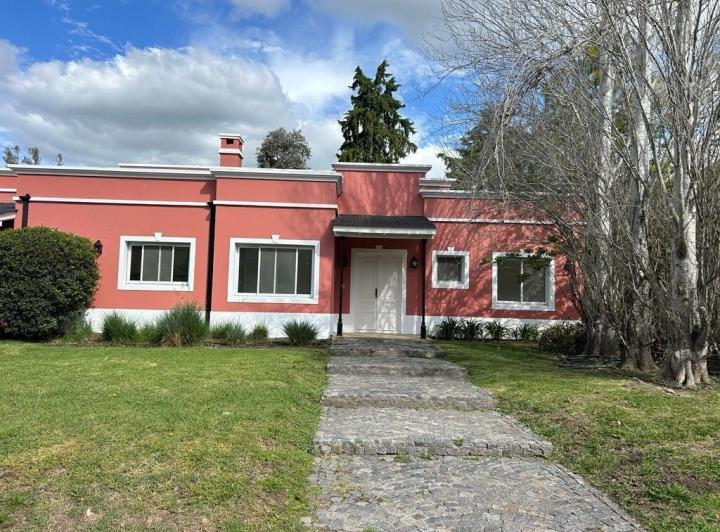 Casa · 255m² · 6 Ambientes