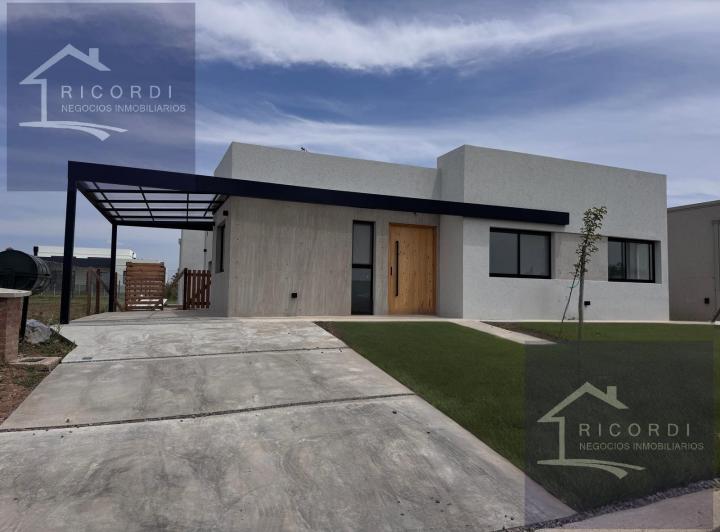Casa · 148m² · 4 Ambientes · 2 Cocheras