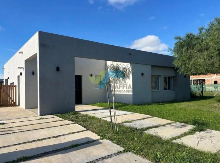 Casa · 150m² · 4 Ambientes · 2 Cocheras