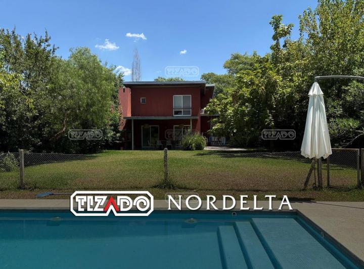 Casa · 218m² · 5 Ambientes · 1 Cochera
