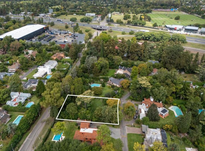 Casa · 1232m²