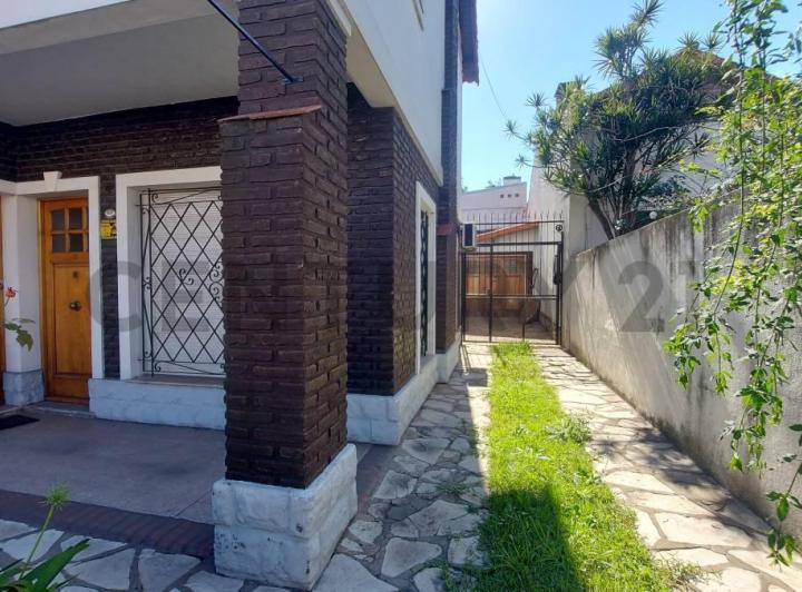 Casa · 157m² · 4 Ambientes · 2 Cocheras