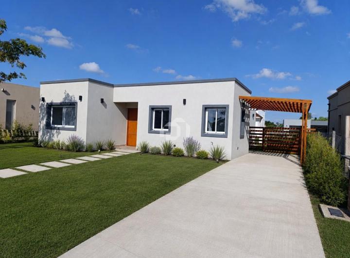 Casa · 120m² · 4 Ambientes · 2 Cocheras