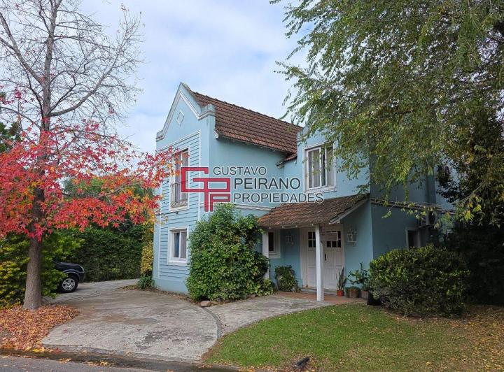 Casa · 195m² · 5 Ambientes · 2 Cocheras