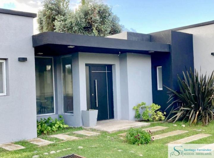 Casa · 182m² · 4 Ambientes · 2 Cocheras