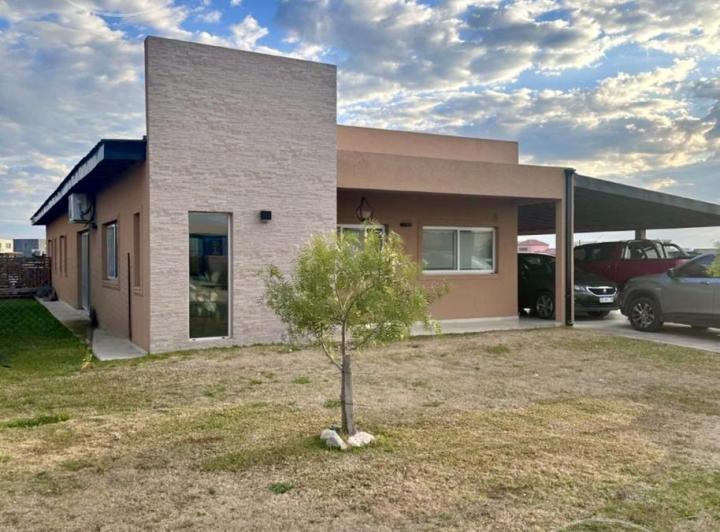 Casa · 160m² · 4 Ambientes · 2 Cocheras