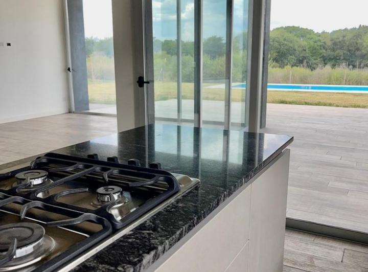 Casa · 180m² · 4 Ambientes · 2 Cocheras