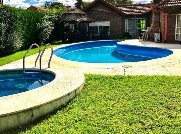 Casa · 136m² · 4 Ambientes · 4 Cocheras