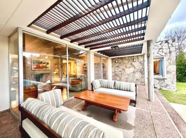 Casa · 227m² · 4 Ambientes · 3 Cocheras
