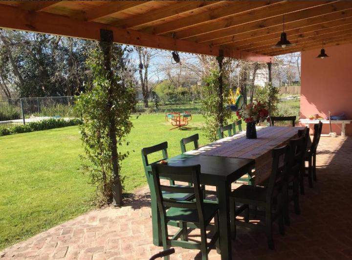 Casa · 950m² · 4 Ambientes · 2 Cocheras