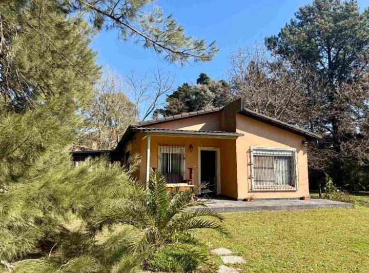 Casa · 77m² · 4 Ambientes · 1 Cochera