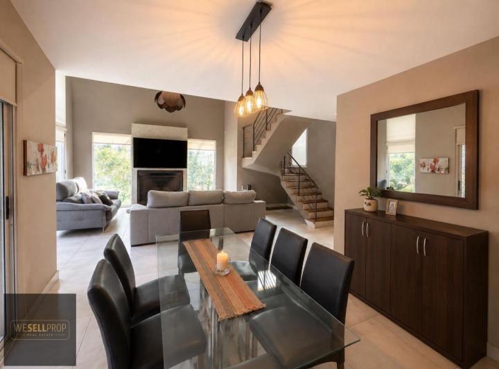 Casa · 220m² · 5 Ambientes · 3 Cocheras