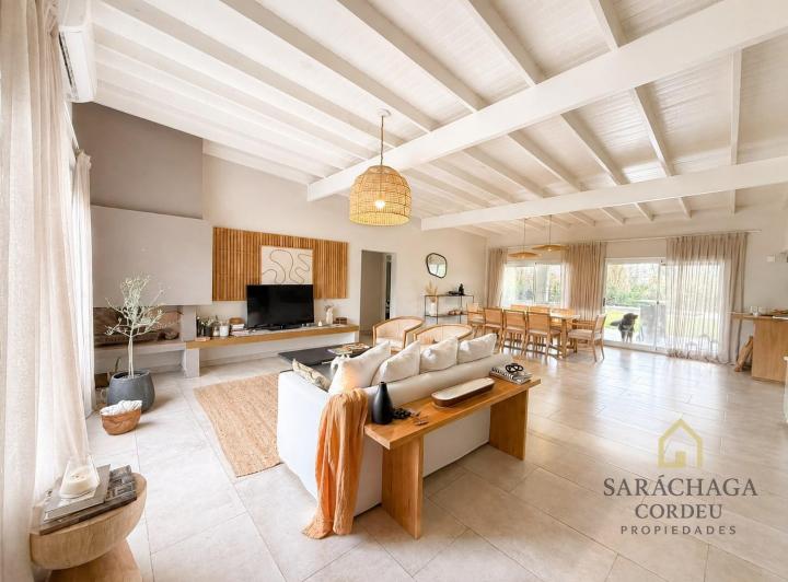Casa · 162m² · 5 Ambientes · 2 Cocheras