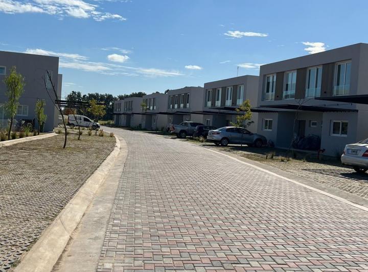 Casa · 83ha · 3 Ambientes · 1 Cochera