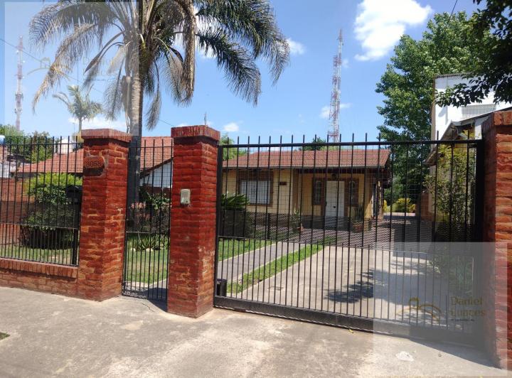 Casa · 204m² · 6 Ambientes · 3 Cocheras
