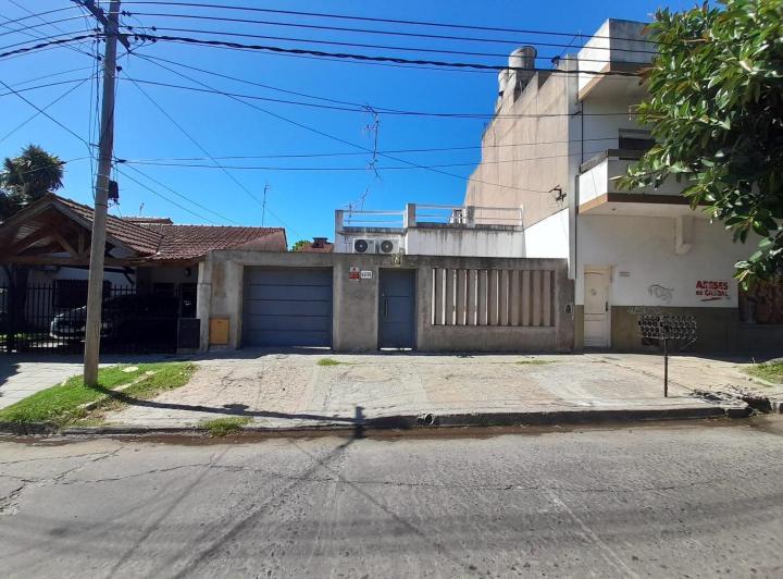 Casa · 80m² · 3 Ambientes · 2 Cocheras