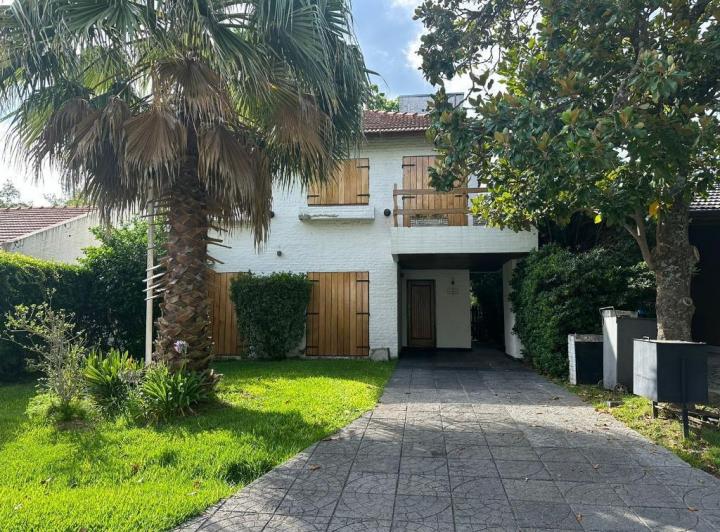 Casa · 168m² · 4 Ambientes · 1 Cochera