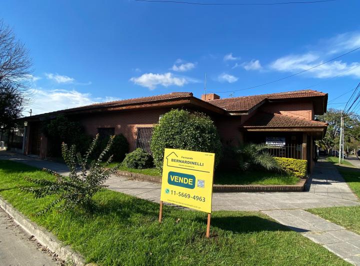 Casa · 116m² · 5 Ambientes · 2 Cocheras