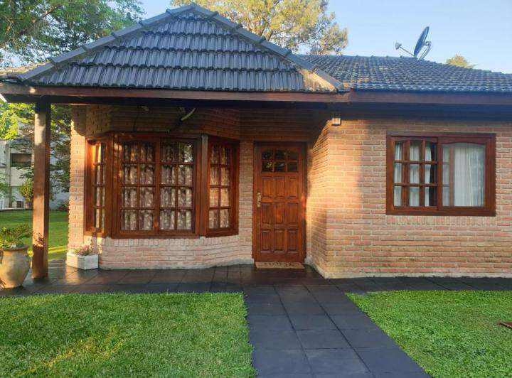 Casa · 110m² · 4 Ambientes · 2 Cocheras
