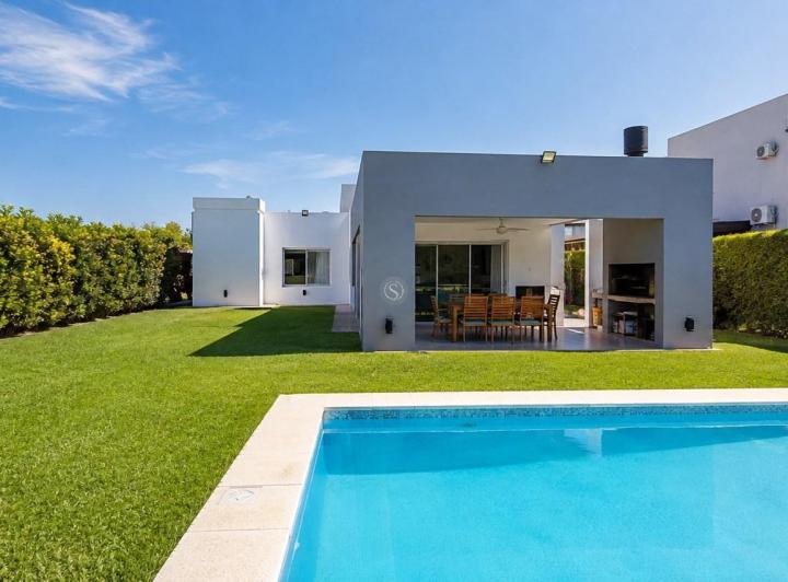 Casa · 160m² · 5 Ambientes