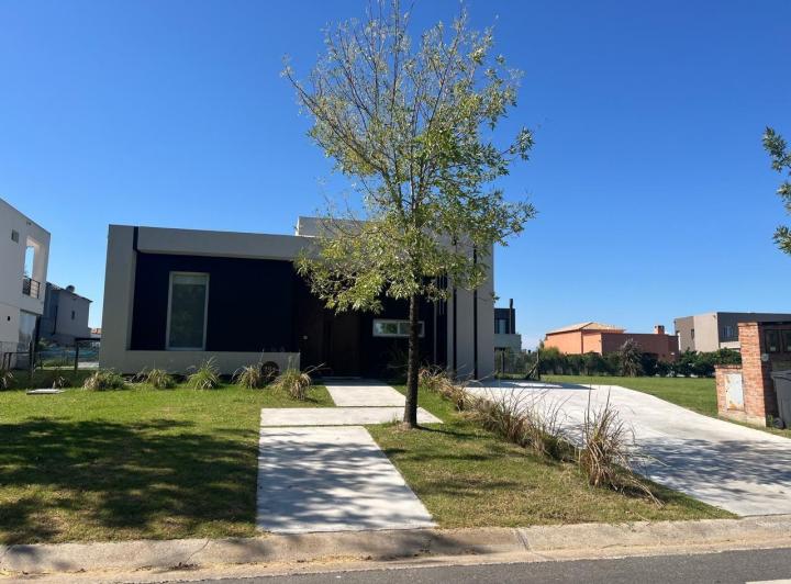 Casa · 132m² · 4 Ambientes · 1 Cochera