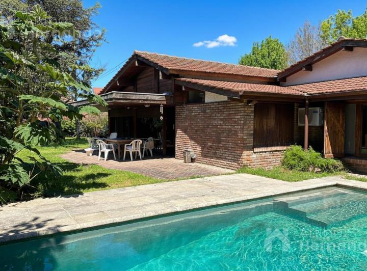 Casa · 169m² · 6 Ambientes · 3 Cocheras