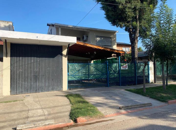 Casa · 222m² · 3 Ambientes · 1 Cochera
