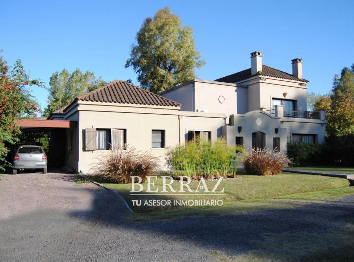 Casa · 300m² · 5 Ambientes · 2 Cocheras