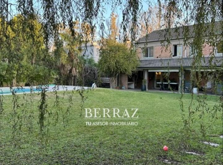 Casa · 207m² · 5 Ambientes · 3 Cocheras