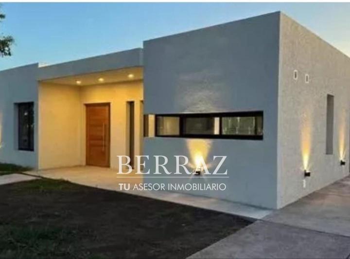 Casa · 130m² · 4 Ambientes · 3 Cocheras