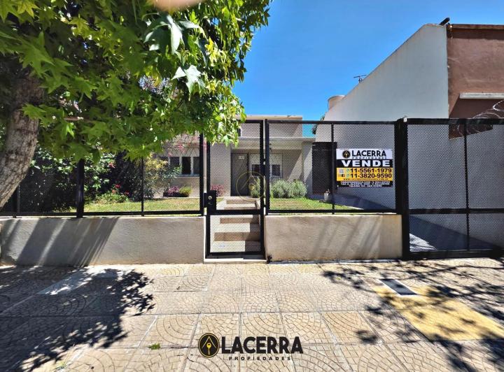 Casa · 60m² · 3 Ambientes · 2 Cocheras