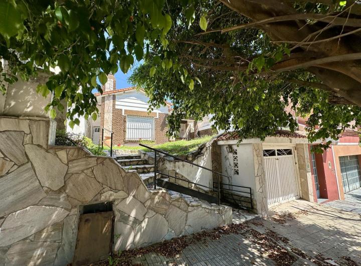 Casa · 97m² · 4 Ambientes · 1 Cochera