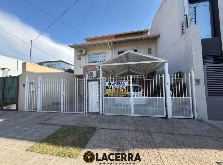 Casa · 94m² · 4 Ambientes · 1 Cochera
