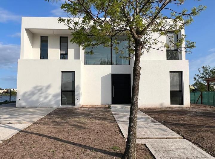 Casa · 250m² · 6 Ambientes