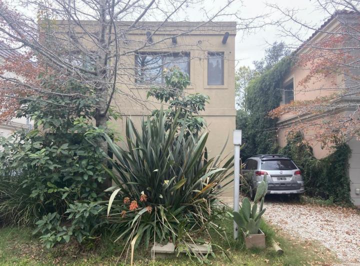 Casa · 155m² · 5 Ambientes · 3 Cocheras
