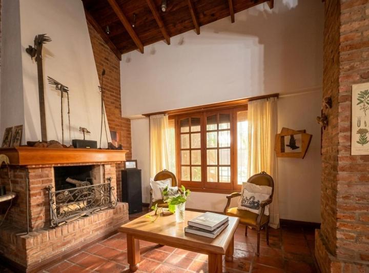 Casa · 200m² · 5 Ambientes · 2 Cocheras