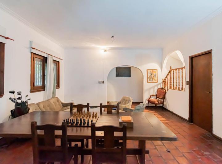 Casa · 324m² · 5 Ambientes · 1 Cochera